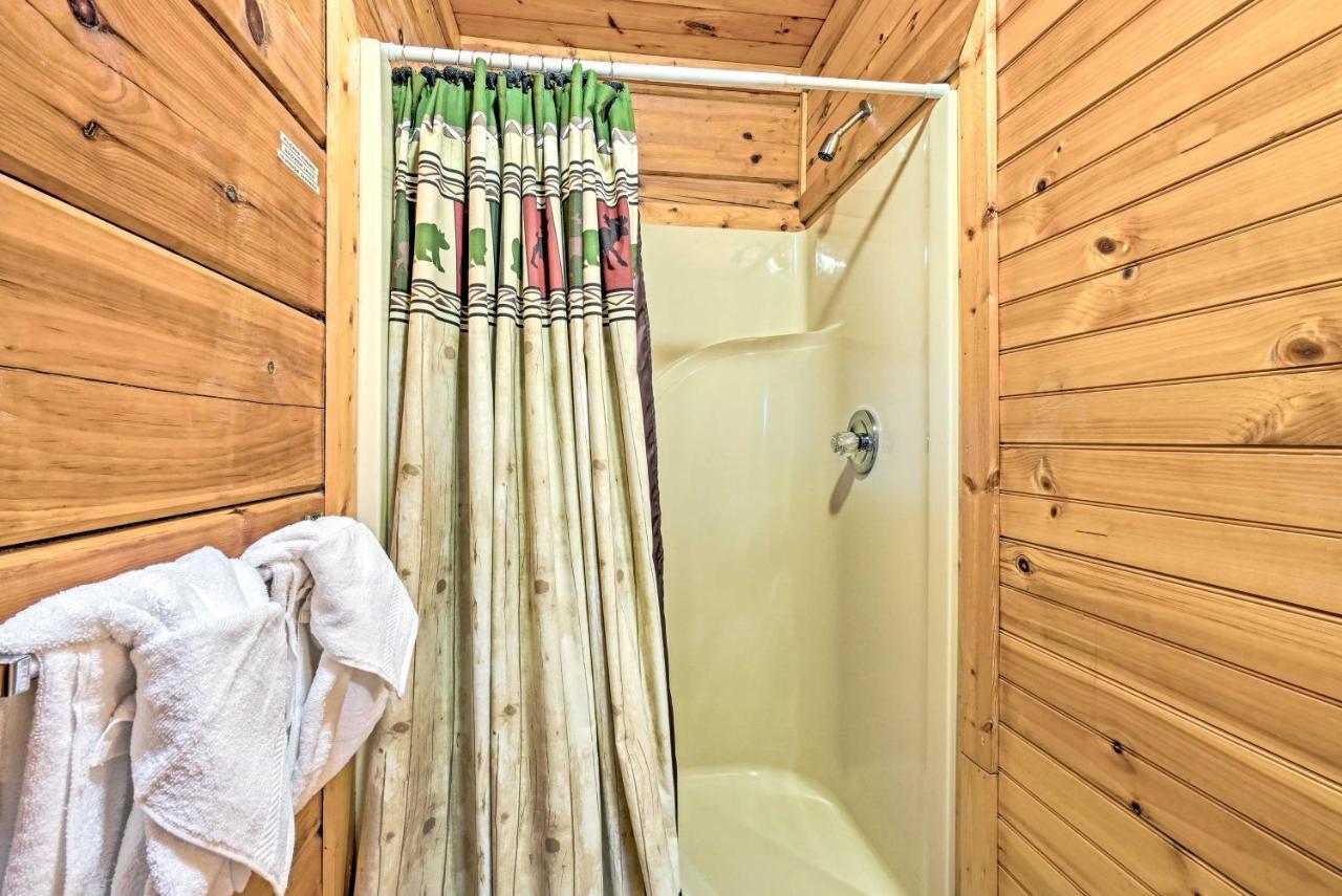 Grin N Bear It Cabin With Hot Tub And Fire Pit! Pigeon Forge Bagian luar foto