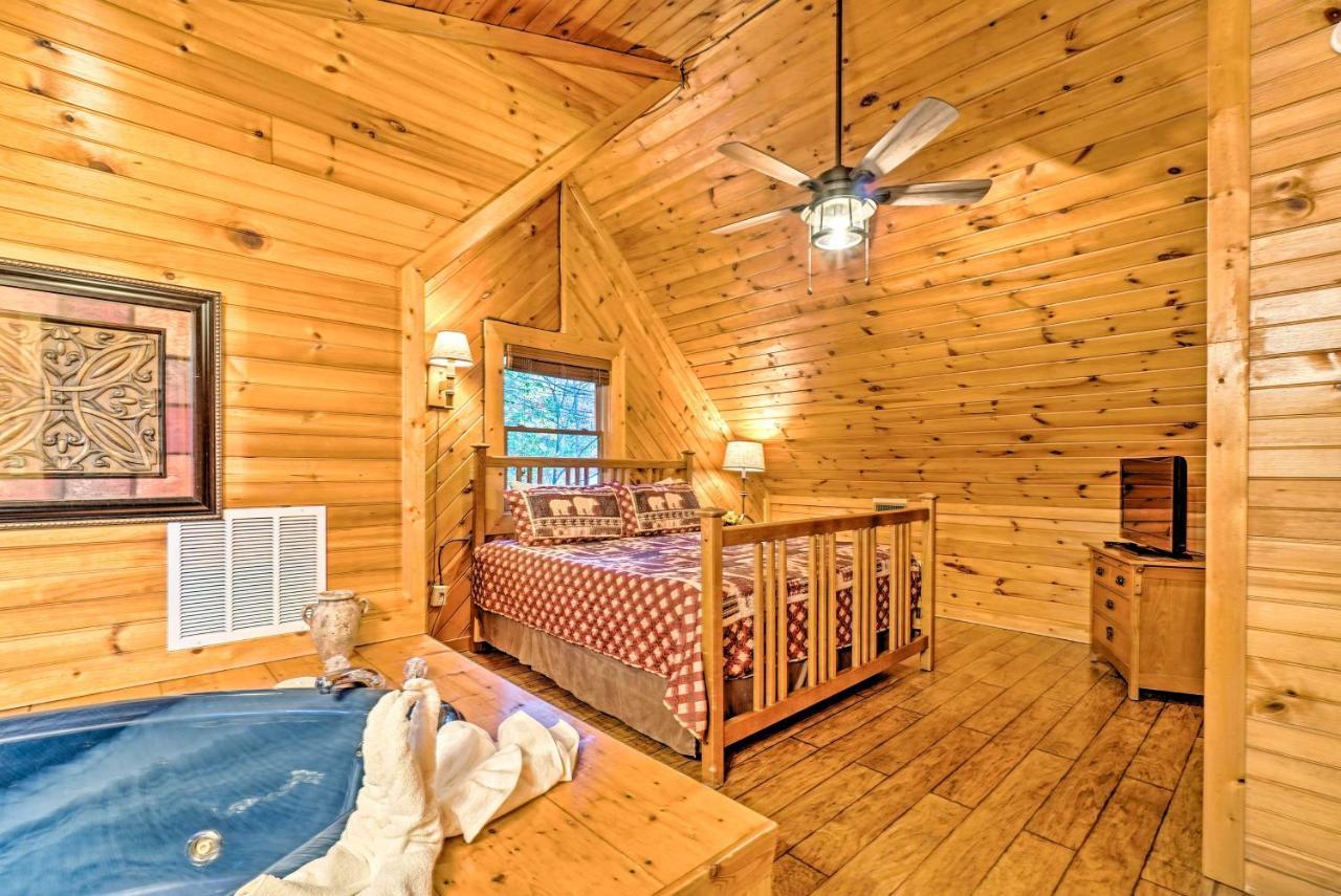 Grin N Bear It Cabin With Hot Tub And Fire Pit! Pigeon Forge Bagian luar foto