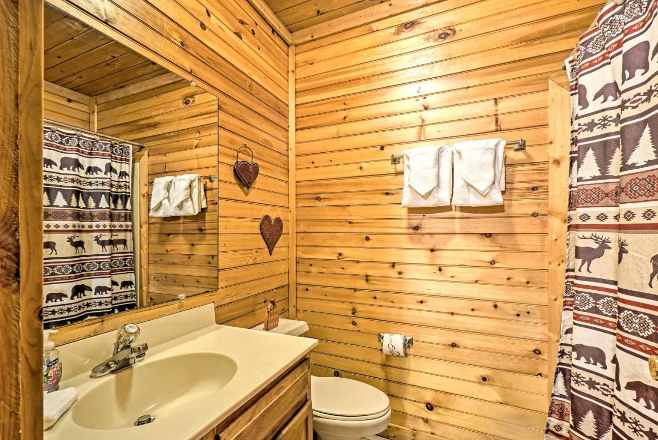 Grin N Bear It Cabin With Hot Tub And Fire Pit! Pigeon Forge Bagian luar foto