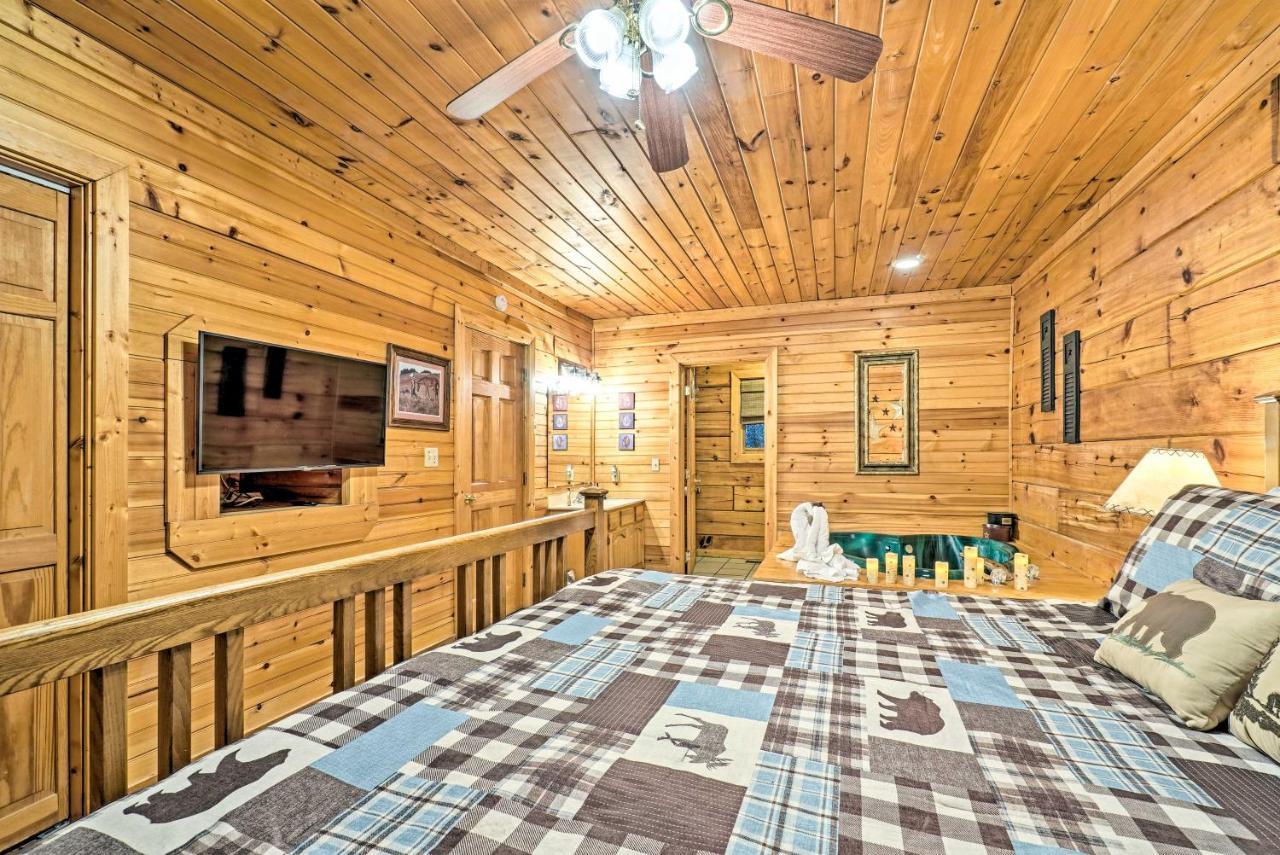 Grin N Bear It Cabin With Hot Tub And Fire Pit! Pigeon Forge Bagian luar foto