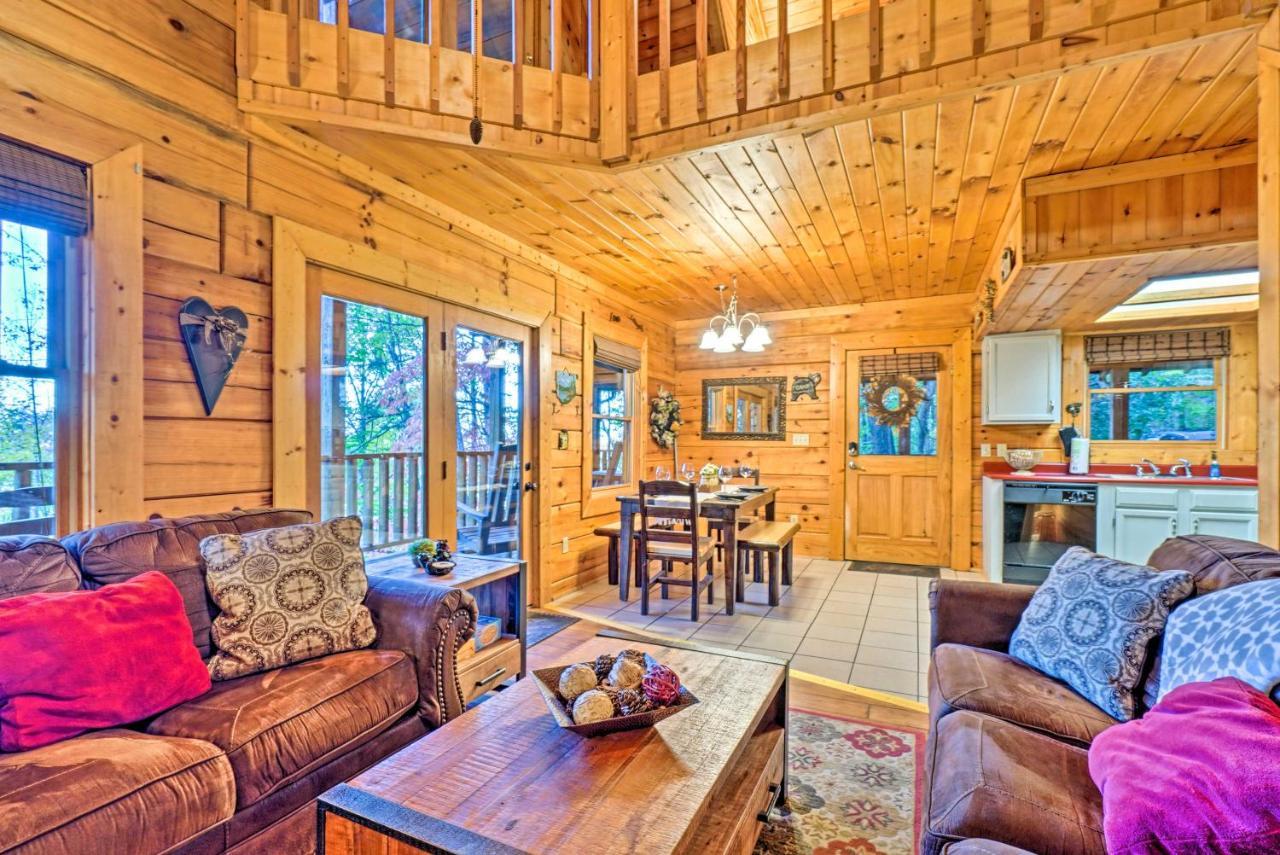 Grin N Bear It Cabin With Hot Tub And Fire Pit! Pigeon Forge Bagian luar foto