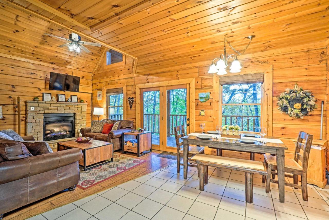 Grin N Bear It Cabin With Hot Tub And Fire Pit! Pigeon Forge Bagian luar foto