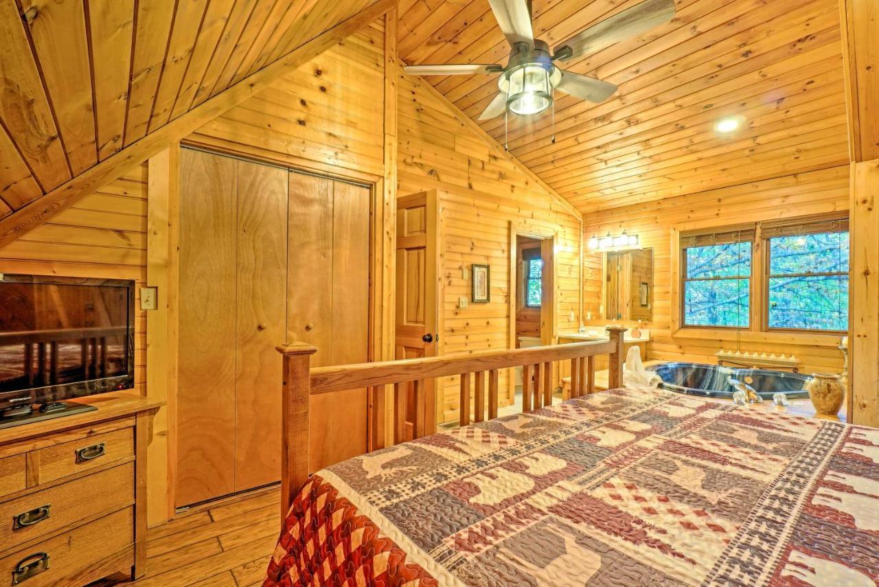 Grin N Bear It Cabin With Hot Tub And Fire Pit! Pigeon Forge Bagian luar foto