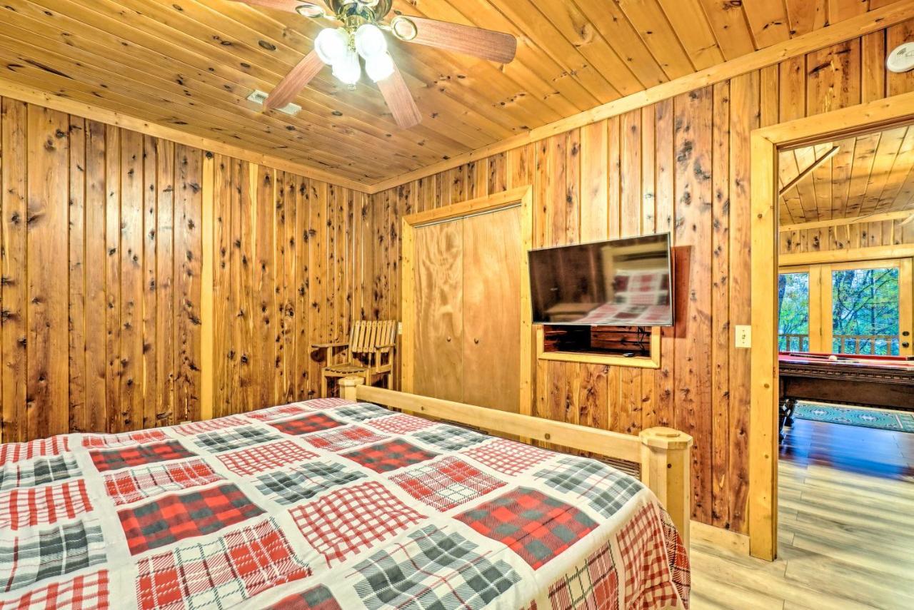 Grin N Bear It Cabin With Hot Tub And Fire Pit! Pigeon Forge Bagian luar foto